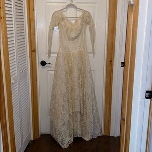 Vintage Elegant Lace Long-Sleeve Wedding Dress
